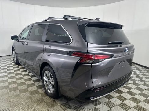 Used 2023 Toyota Sienna Limited AWD/4WD image 5