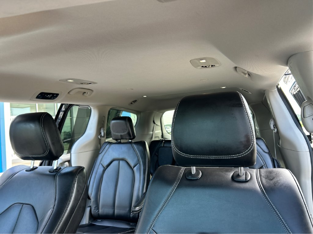 Used 2024 Chrysler Pacifica Touring-L FWD image 18