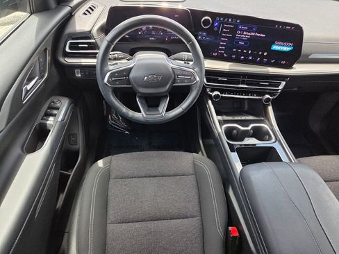 Used 2025 Chevrolet Traverse LT w/ Midnight/Sport Edition FWD image 9