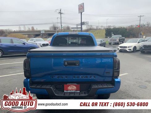Used 2017 Toyota Tacoma TRD Sport AWD/4WD image 6