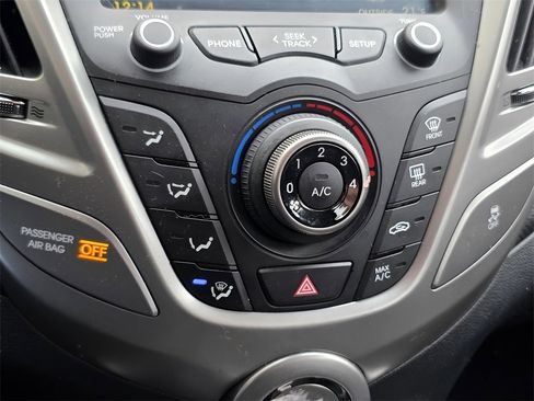 Used 2016 Hyundai Veloster image 29