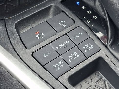 Used 2020 Toyota RAV4 XLE w/ Convenience Package AWD/4WD image 25