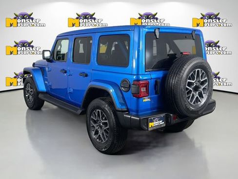 Used 2024 Jeep Wrangler Unlimited Sahara AWD/4WD image 7