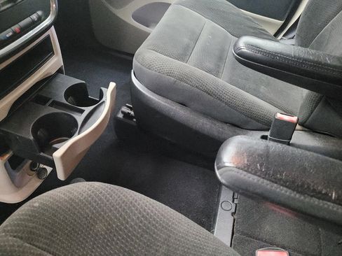 Used 2018 Dodge Grand Caravan SE FWD image 26