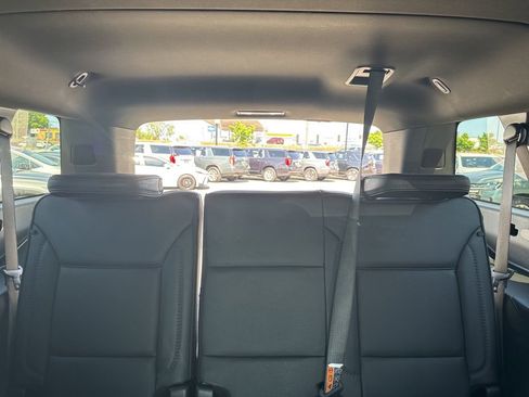 Used 2025 GMC Yukon XL Denali AWD/4WD image 27
