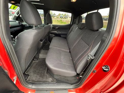 Used 2017 Toyota Tacoma TRD Off-Road AWD/4WD image 26