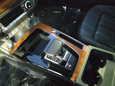 Used 2023 Audi Q5 2.0T Premium w/ Convenience Package image 23