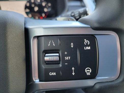 Used 2024 Land Rover Discovery Dynamic SE image 34