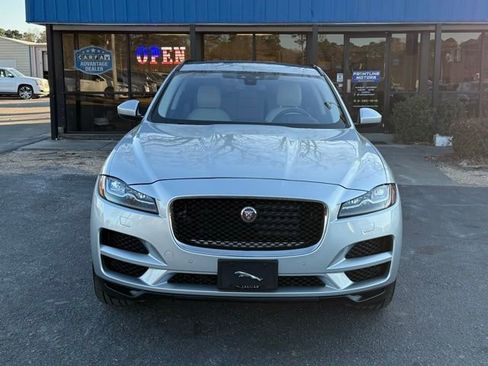 Used 2017 Jaguar F-PACE Prestige image 3