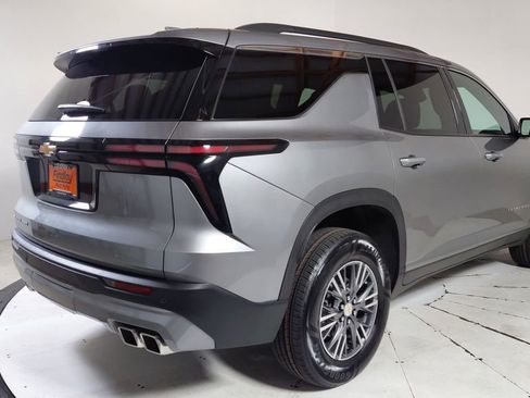 Used 2025 Chevrolet Traverse LT AWD/4WD image 9