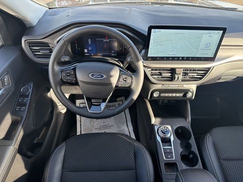 Certified 2025 Ford Escape SE image 24