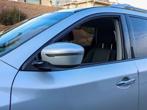 Used 2020 Nissan Pathfinder S image 12