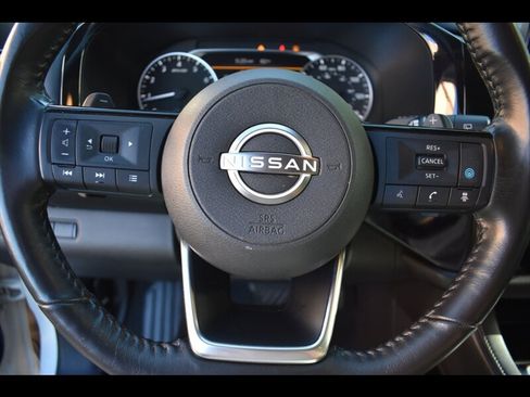 Used 2022 Nissan Pathfinder SV w/ SV Premium Package FWD image 14