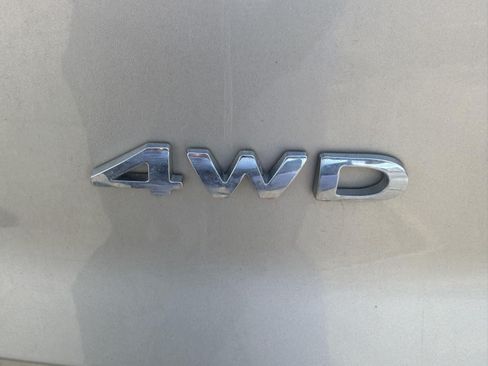 Used 2017 Ford Explorer XLT w/ Equipment Group 202A AWD/4WD image 45