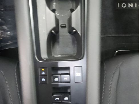 Used 2024 Hyundai Ioniq 6 SE RWD image 28