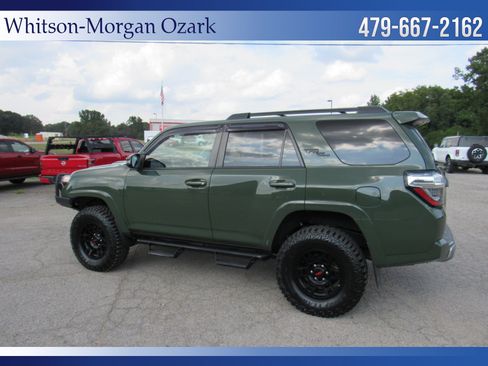 Used 2022 Toyota 4Runner TRD Off-Road Premium w/ Moonroof Package AWD/4WD image 10