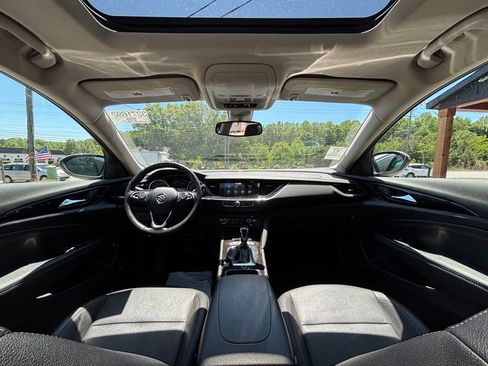 Used 2018 Buick Regal Essence w/ Driver Confidence Package #1 AWD/4WD image 10
