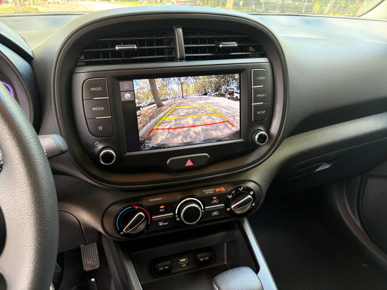 Used 2025 Kia Soul LX w/ LX Technology Package FWD image 21