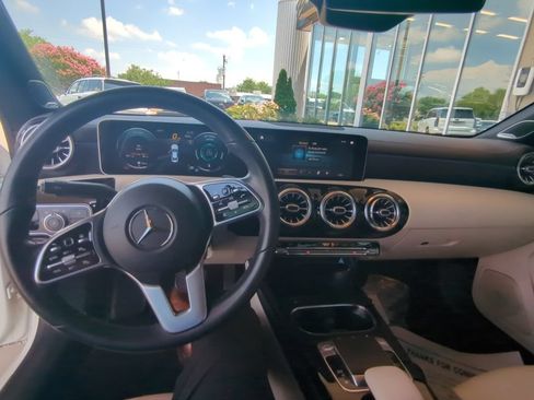 Used 2020 Mercedes-Benz CLA 250 image 12