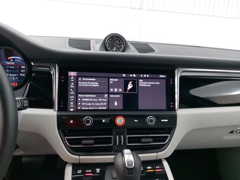 Certified 2026 Porsche Macan AWD/4WD image 22