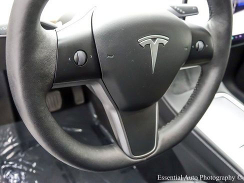 Used 2022 Tesla Model Y Long Range AWD/4WD image 16