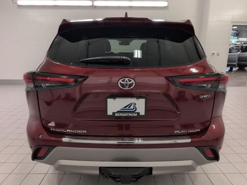 Used 2026 Toyota Highlander Platinum AWD/4WD image 25