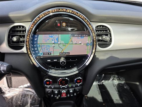 Used 2023 MINI Cooper 4-Door Hardtop image 24