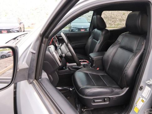 Used 2021 Toyota Tacoma TRD Sport w/ TRD Premium Sport Package AWD/4WD image 8