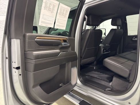 Used 2024 Chevrolet Silverado 3500 High Country w/ High Country Premium Package image 34