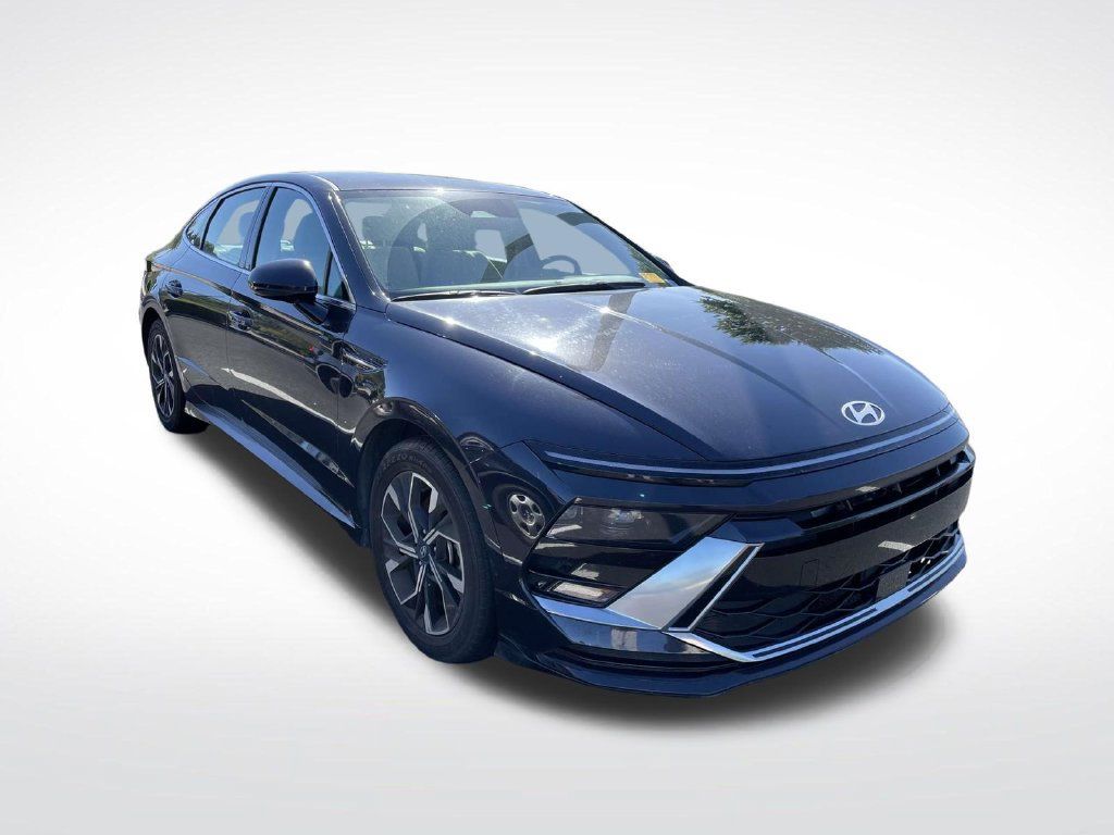 Used 2025 Hyundai Sonata SEL FWD image 1
