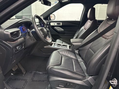 Used 2024 Ford Explorer Platinum w/ Technology Package image 18
