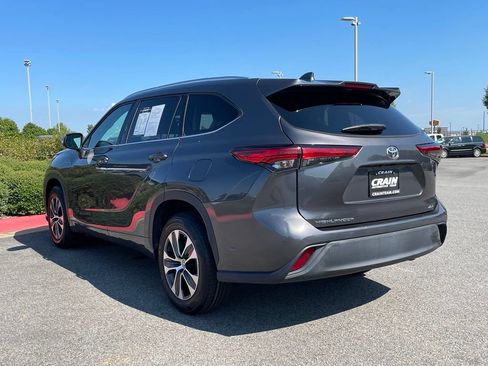 Used 2021 Toyota Highlander XLE FWD image 5