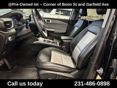 Used 2022 Ford Explorer XLT w/ Equipment Group 202A AWD/4WD image 14