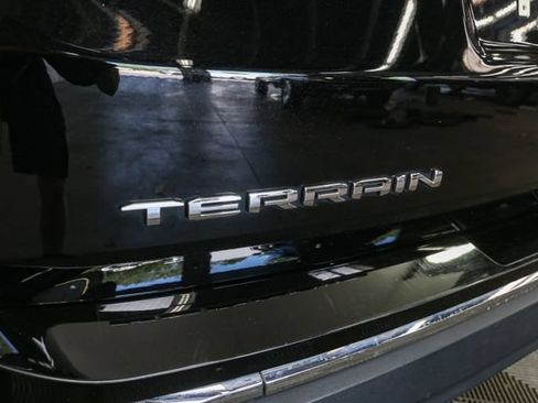 Used 2024 GMC Terrain SLT AWD/4WD image 10