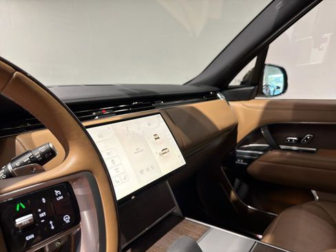 Used 2024 Land Rover Range Rover Long Wheelbase Autobiography image 23