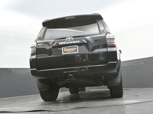 Used 2017 Toyota 4Runner SR5 AWD/4WD image 37