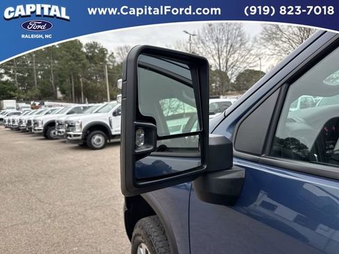 Used 2025 Chevrolet Silverado 2500 Custom w/ Custom Value Package image 12