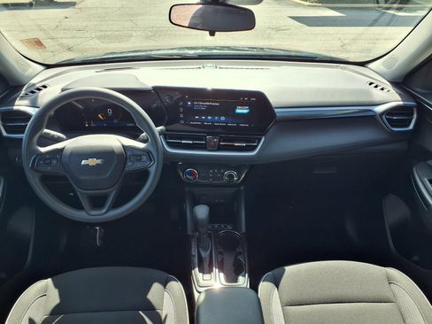 Used 2024 Chevrolet TrailBlazer LT w/ Driver Confidence Package FWD image 3