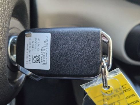 Certified 2025 Kia Soul LX image 21