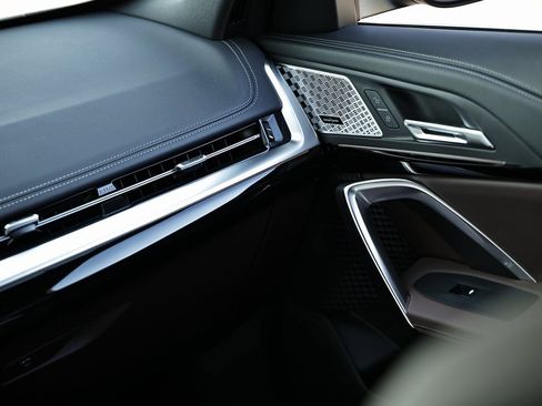 Used 2025 BMW X1 xDrive28i w/ Technology Package image 31