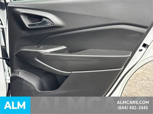 Used 2025 Chevrolet Trax LT w/ LT Convenience Package image 19