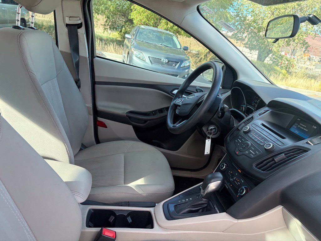 Used 2017 Ford Focus SE FWD image 12