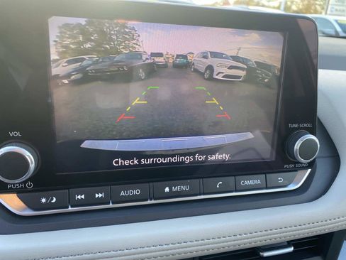 Used 2024 Nissan Rogue SV image 13