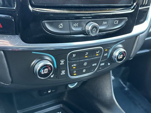 Used 2023 Chevrolet Traverse LT image 30