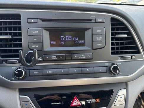 Used 2017 Hyundai Elantra SE FWD image 16
