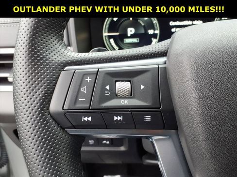Used 2025 Mitsubishi Outlander SE image 18