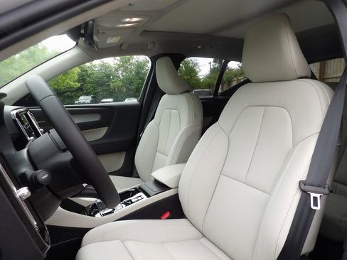 New 2026 Volvo XC40 B5 Plus w/ Protection Package Premier image 9