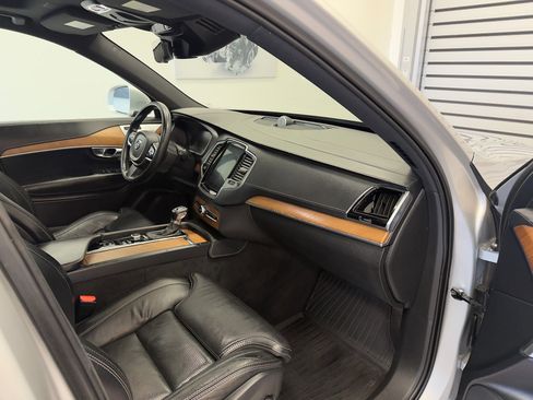 Used 2018 Volvo XC90 T6 Inscription w/ Convenience Package image 24