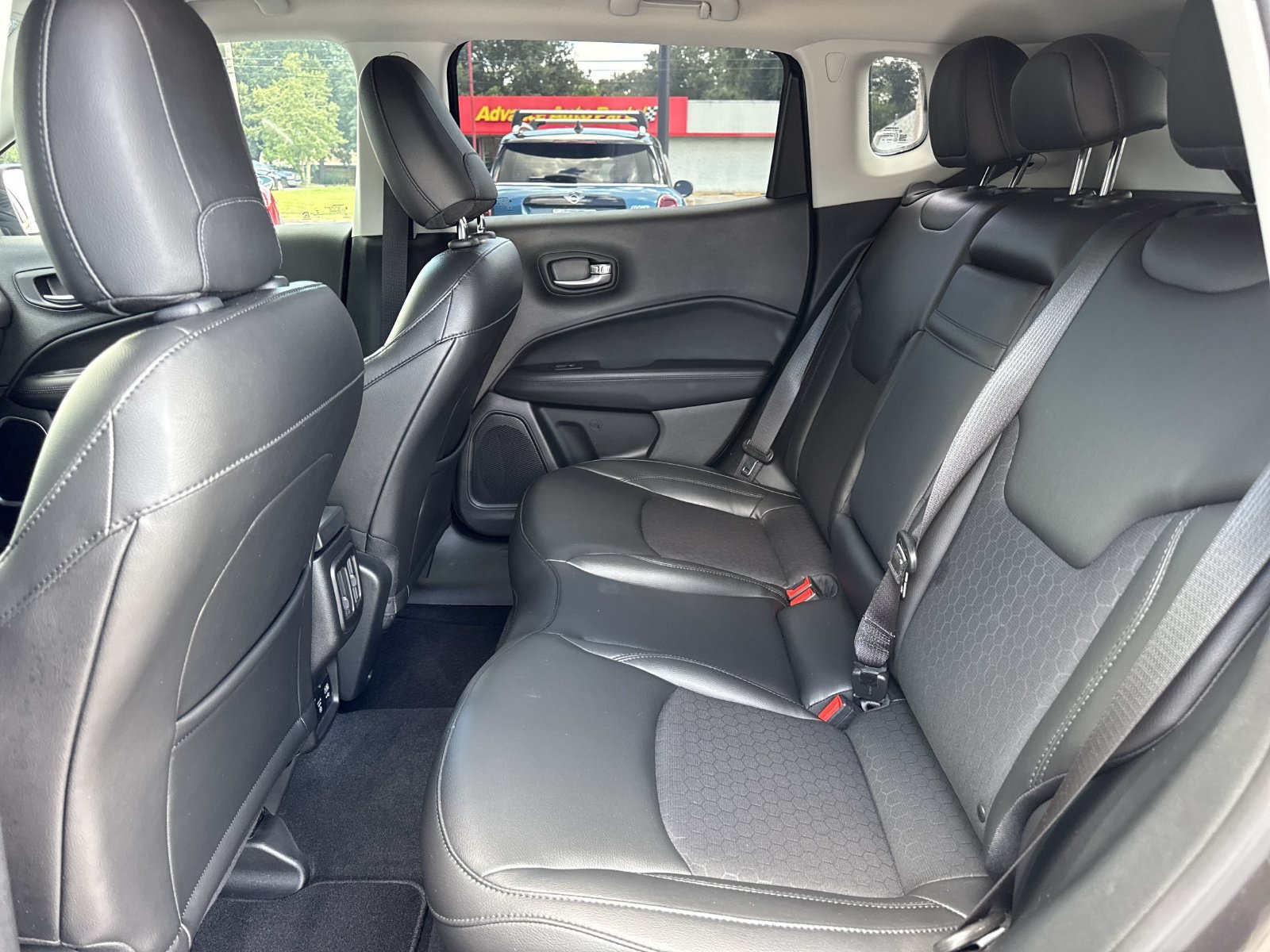 Used 2019 Jeep Compass Latitude FWD image 10