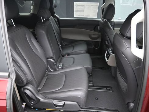New 2026 Kia Carnival EX FWD image 37